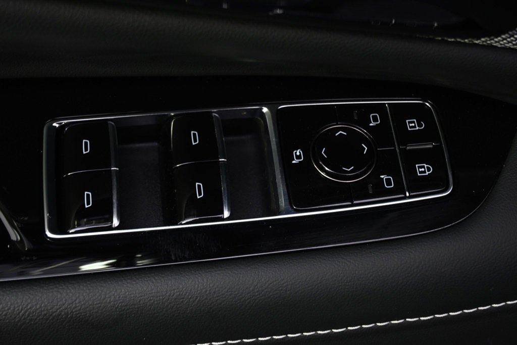 New 2025 Cadillac Optiq Sport 2 w/ LPO, ONYX Package image 23