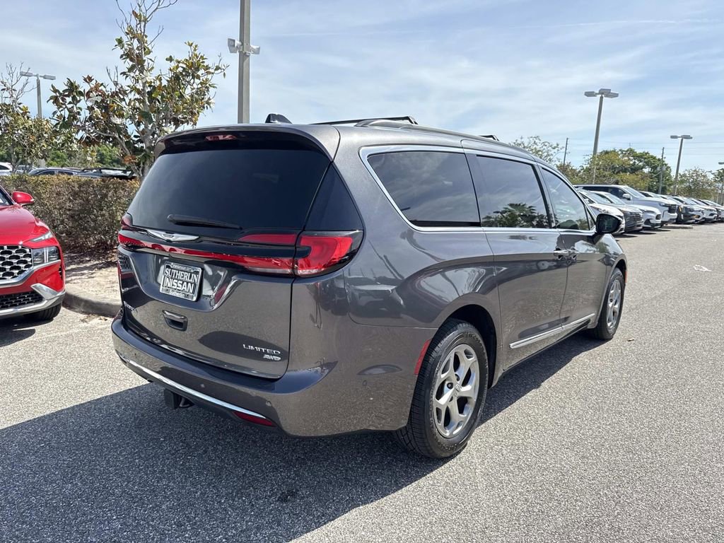 Used 2023 Chrysler Pacifica Limited w/ Uconnect Theater Family Group AWD/4WD image 4
