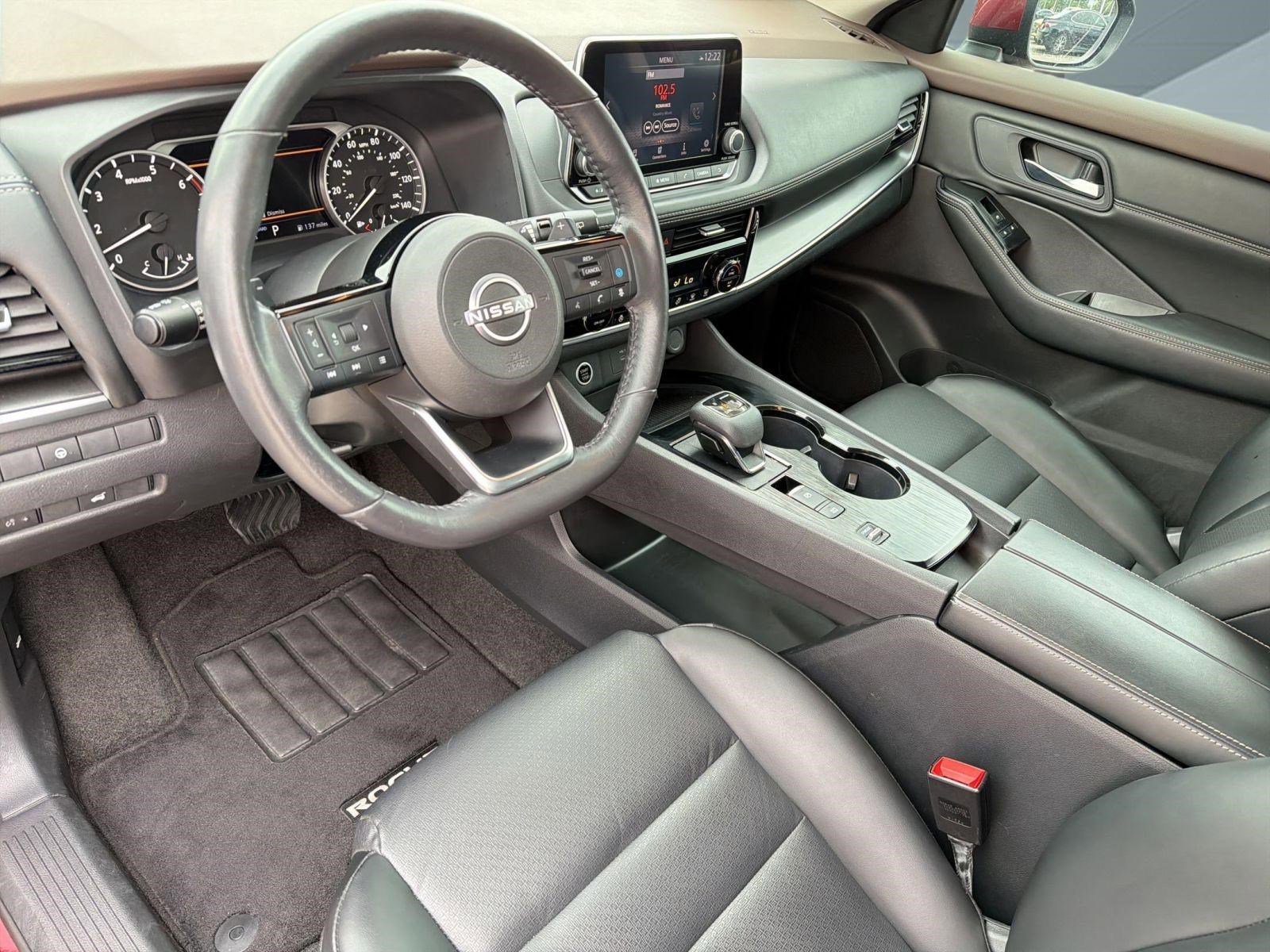 Used 2023 Nissan Rogue SV w/ SV Premium Package FWD image 4