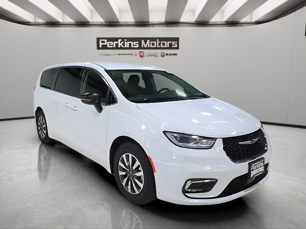 Used 2024 Chrysler Pacifica Limited FWD image 8