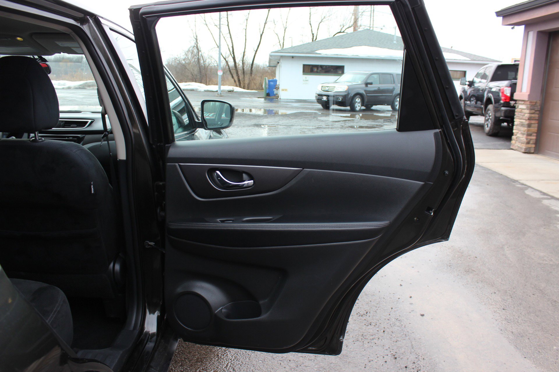 Used 2016 Nissan Rogue S AWD/4WD image 36
