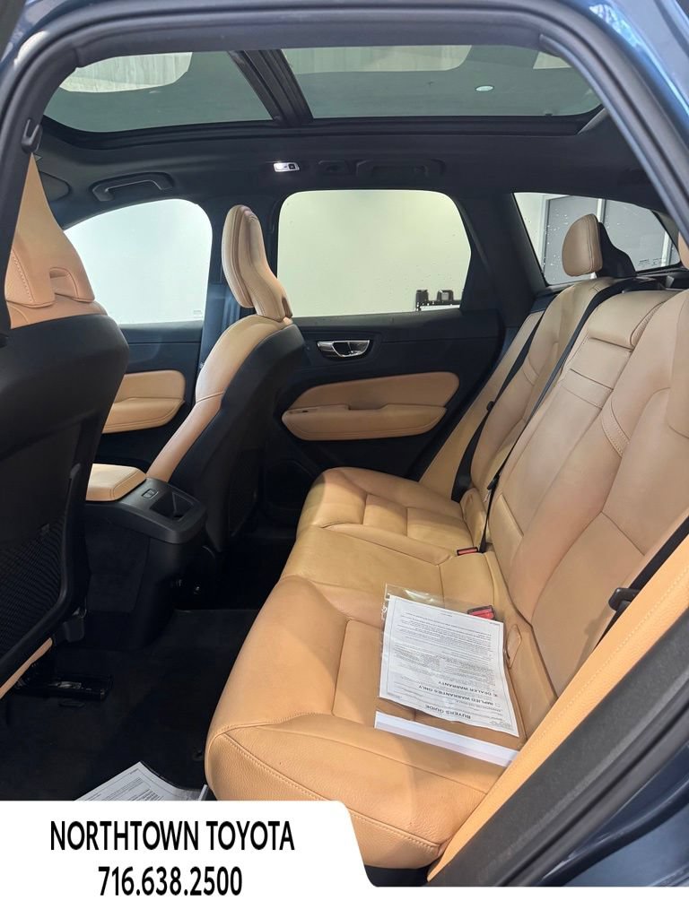 Used 2019 Volvo XC60 T5 Momentum w/ Multimedia Package AWD/4WD image 1