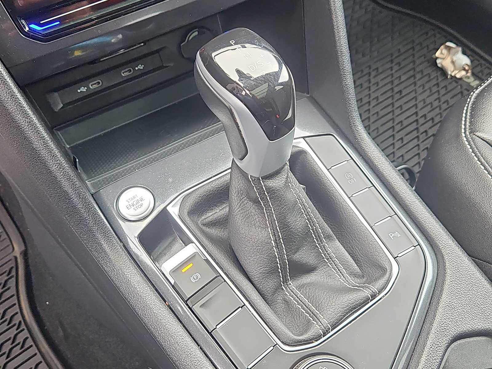 Used 2024 Volkswagen Tiguan SE R-Line image 28