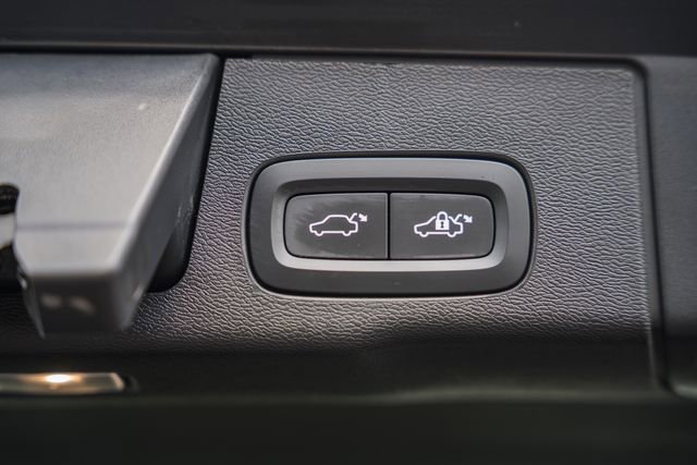 Used 2024 Volvo XC60 B5 Plus w/ Protection Package Premier AWD/4WD image 11