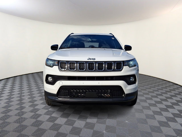 Used 2023 Jeep Compass Latitude w/ Convenience Group AWD/4WD image 2