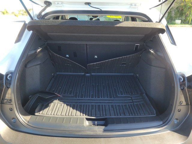Used 2025 Nissan Kicks SV AWD/4WD image 8