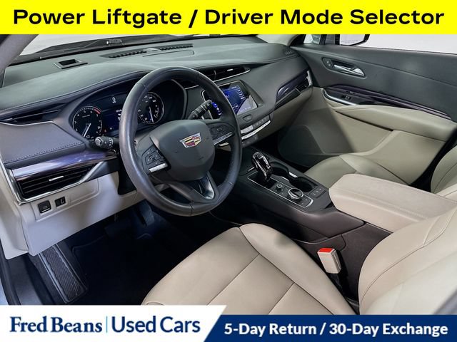 Used 2023 Cadillac XT4 Luxury w/ Cold Weather Package FWD image 17