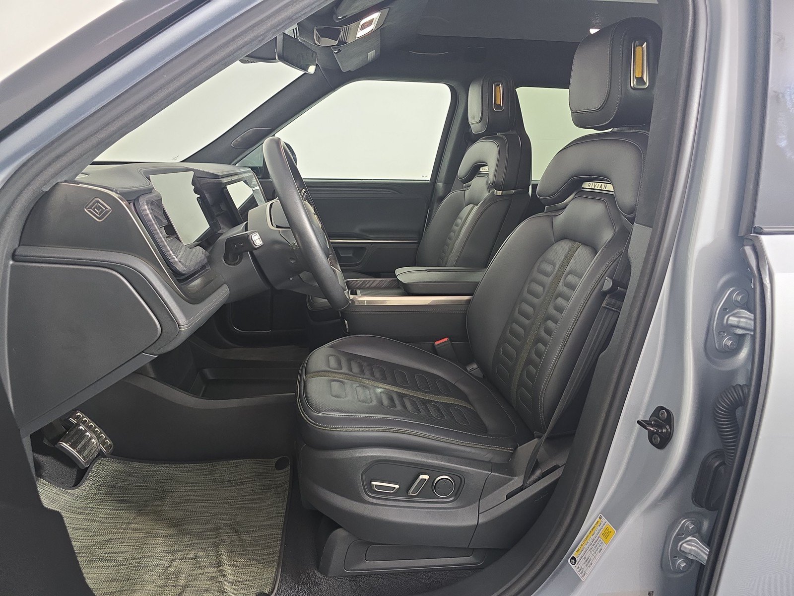 Used 2024 Rivian R1S Adventure AWD/4WD image 20