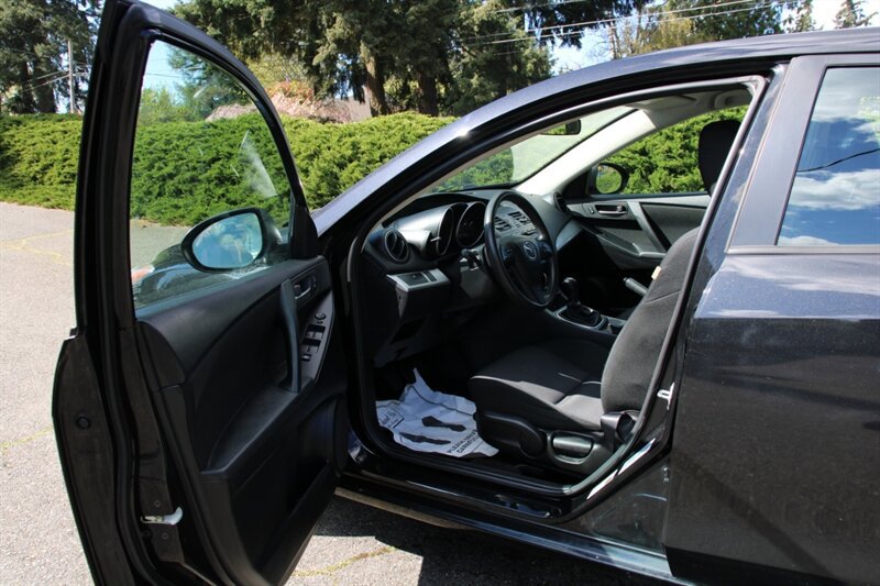 Used 2013 MAZDA MAZDA3 i Sport FWD image 5