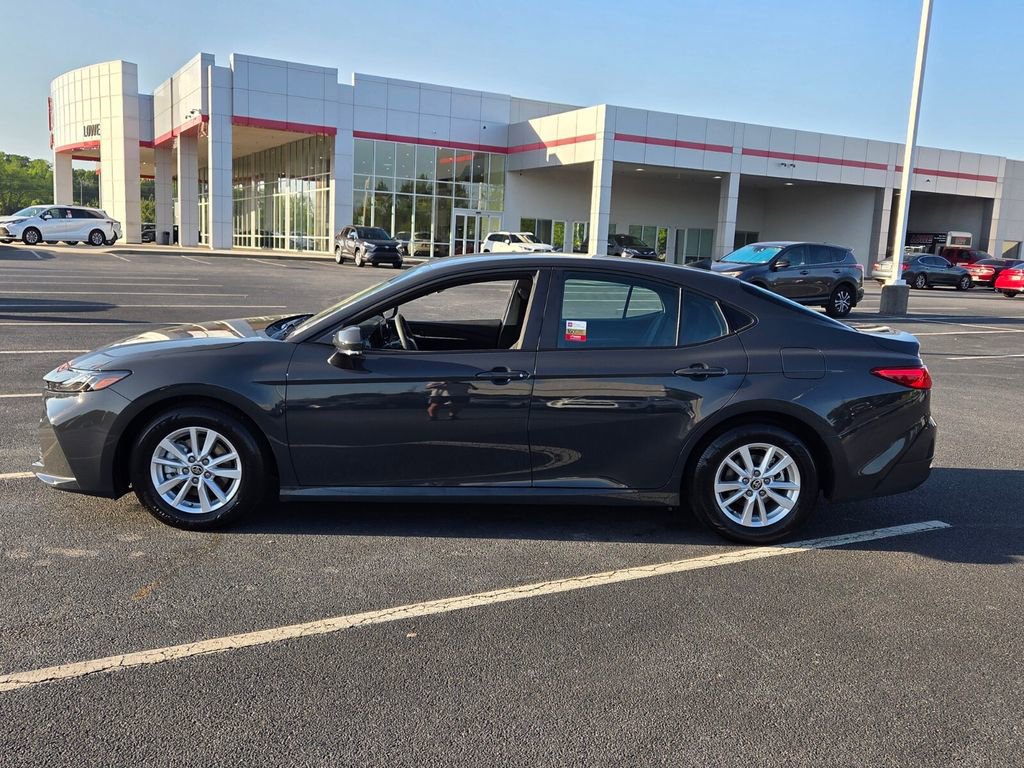 Used 2025 Toyota Camry LE FWD image 4