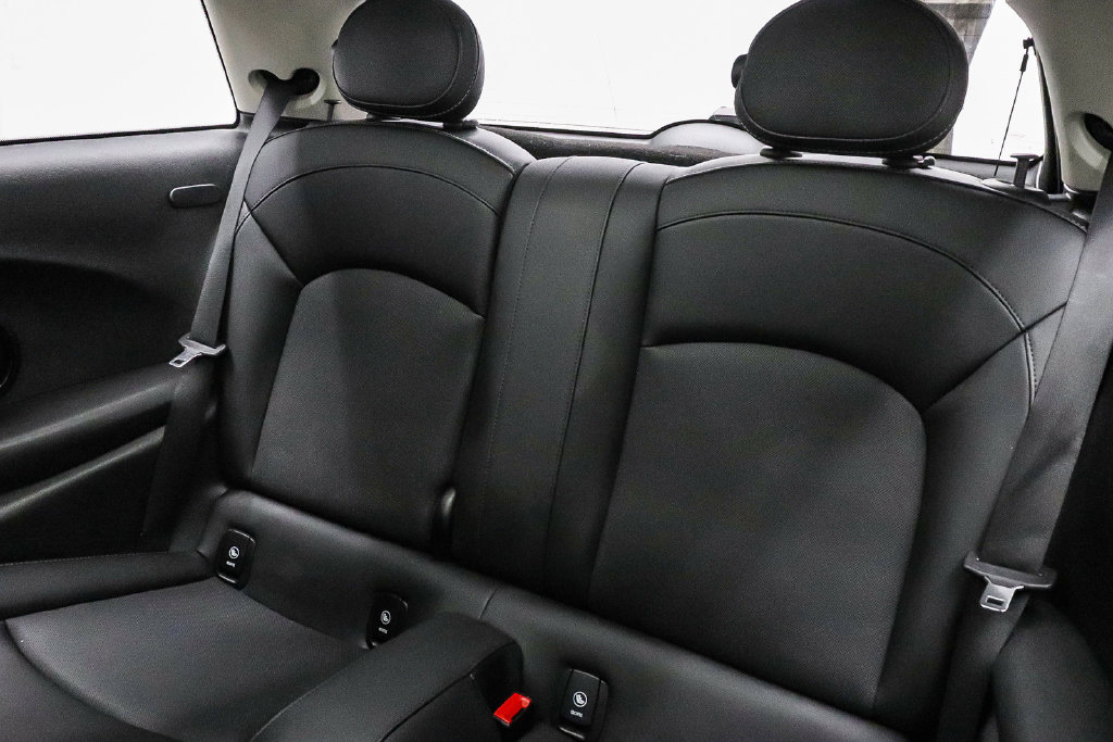 Used 2023 MINI Cooper 2-Door Hardtop FWD image 22