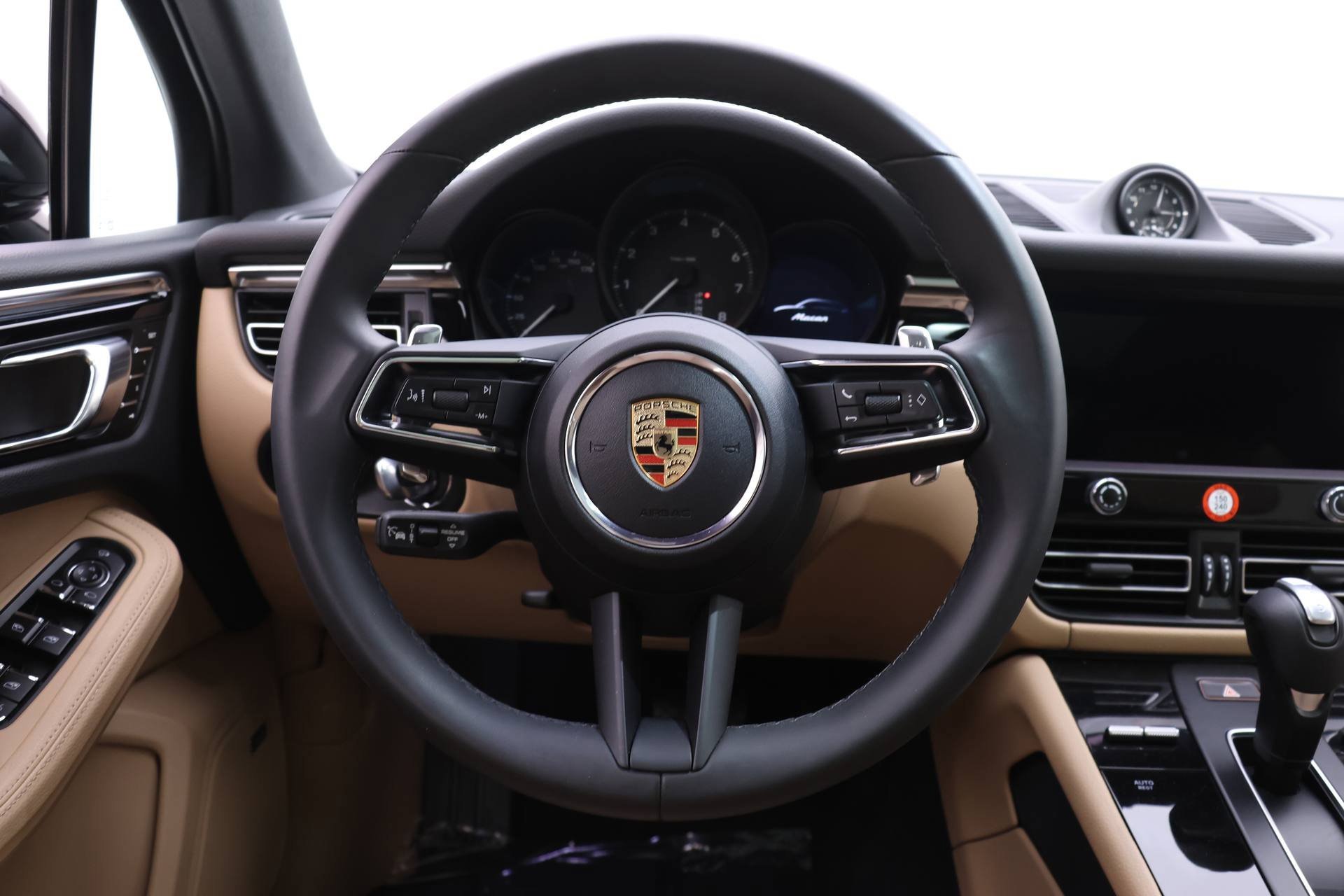 Used 2025 Porsche Macan image 19