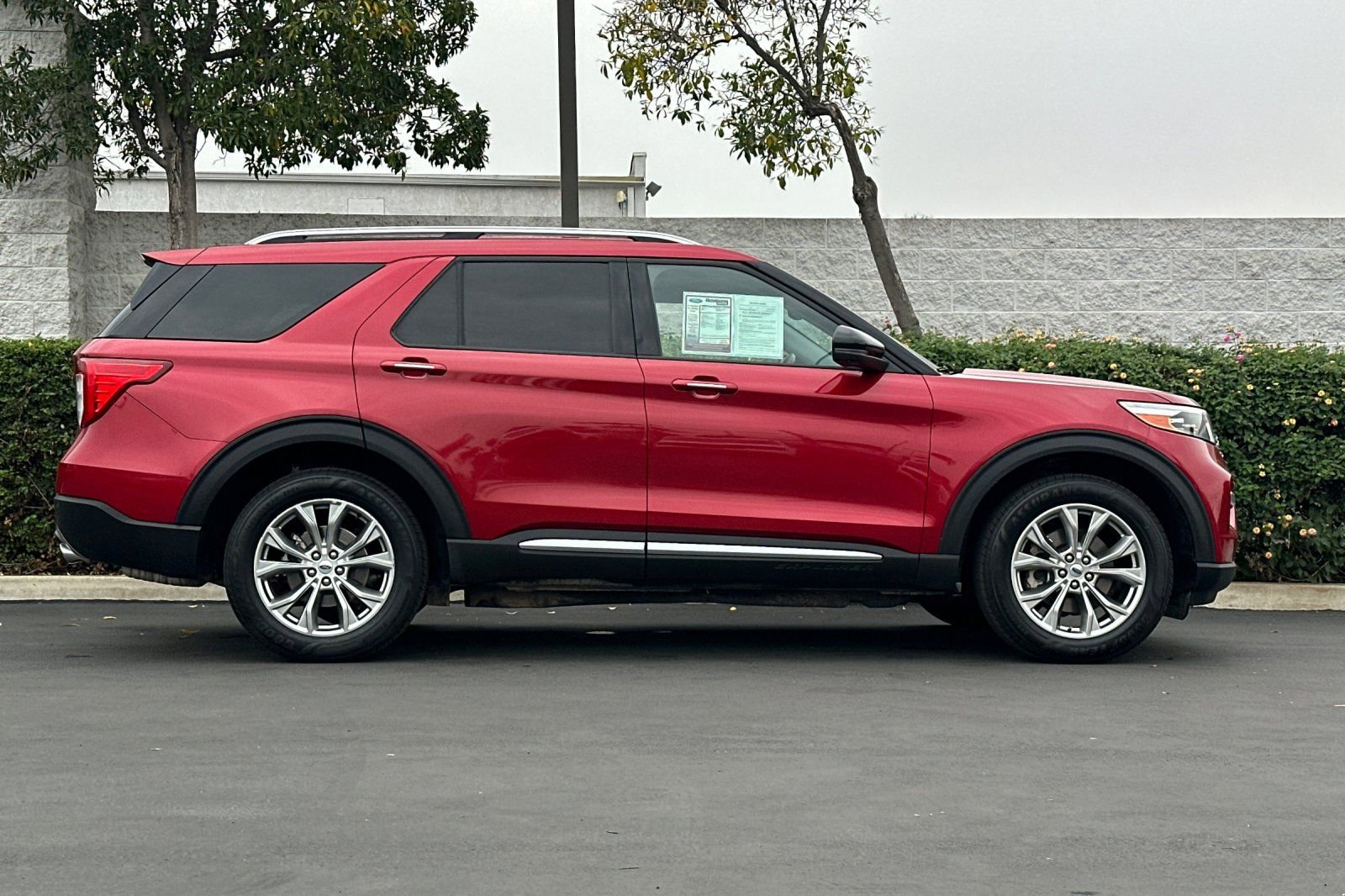 Used 2021 Ford Explorer Limited w/ Equipment Group 301A image 3