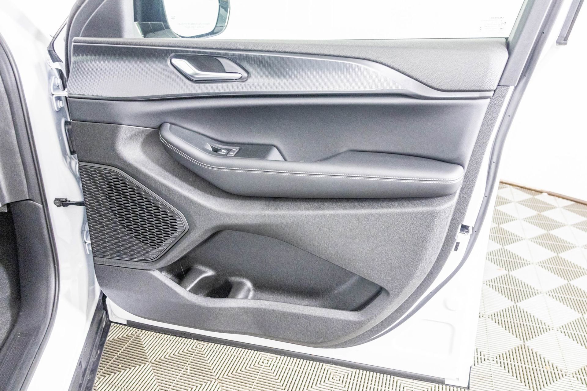 New 2025 Jeep Grand Cherokee L Altitude image 36