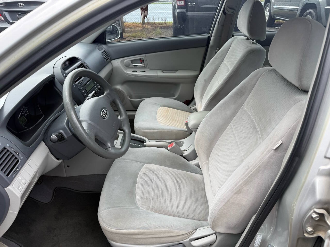 Used 2009 Kia Spectra EX FWD image 16