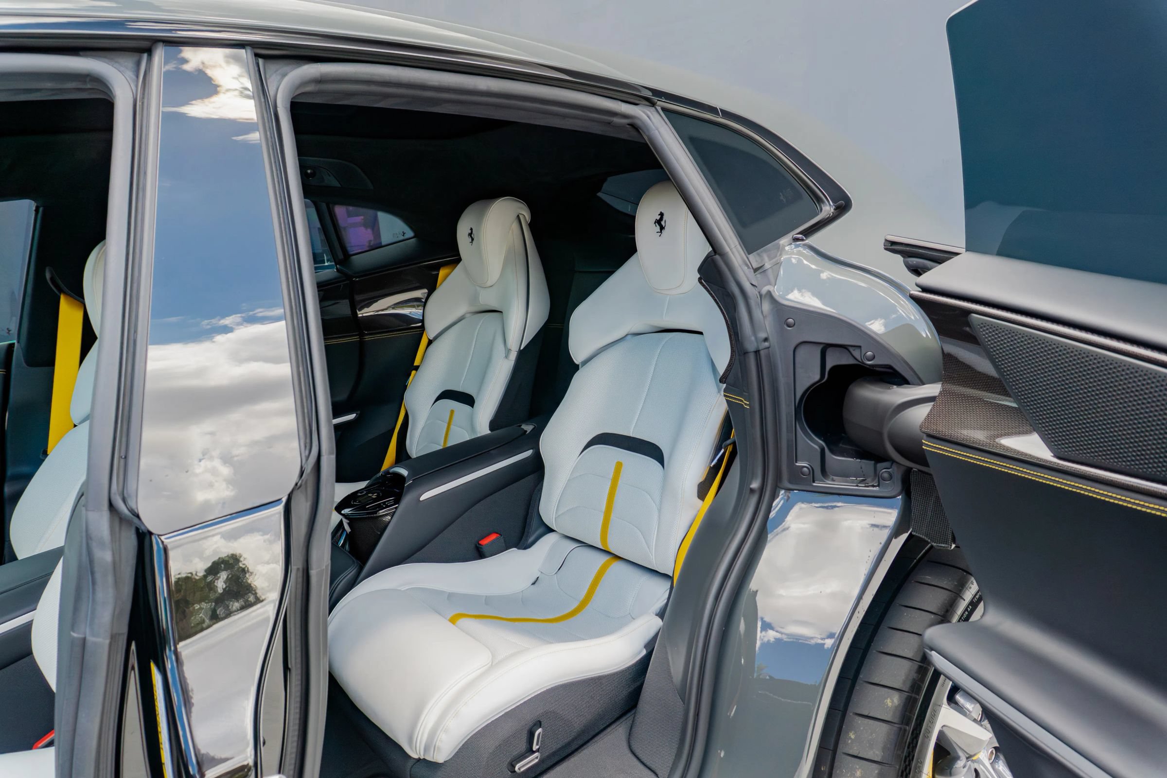 Used 2024 Ferrari Purosangue AWD/4WD image 11