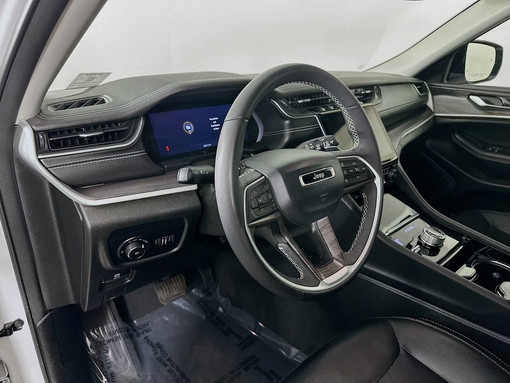 Certified 2023 Jeep Grand Cherokee L Limited w/ Black Appearance Package AWD/4WD image 16