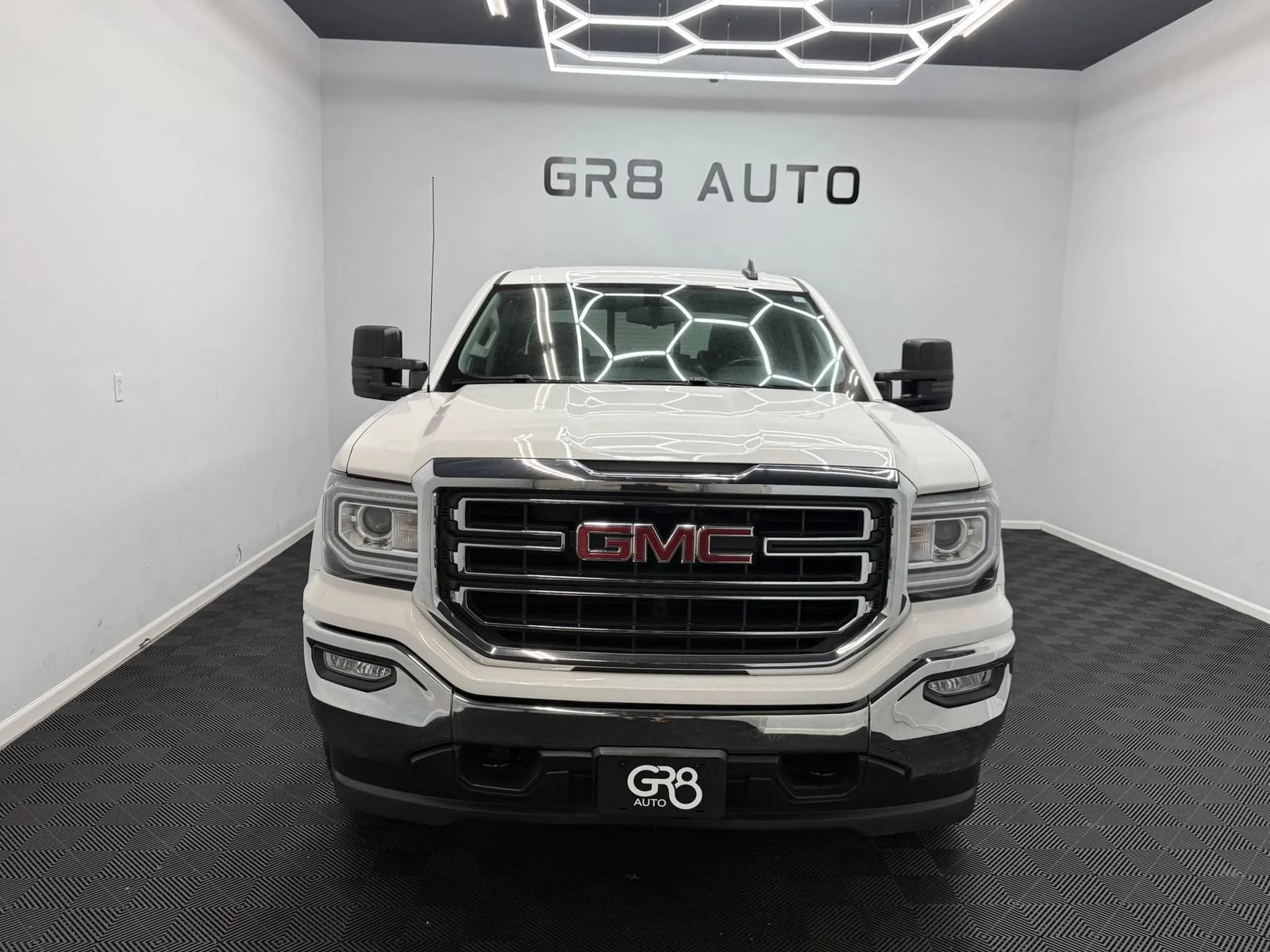 Used 2017 GMC Sierra 1500 SLE w/ SLE Value Package AWD/4WD image 2
