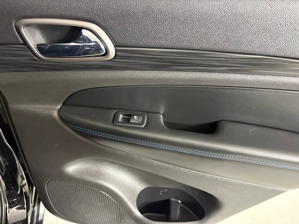 Used 2019 Jeep Grand Cherokee Laredo RWD image 18