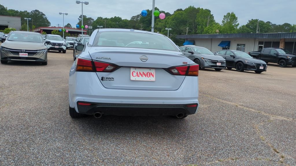 Used 2025 Nissan Altima 2.5 SR w/ SR Premium Package FWD image 6