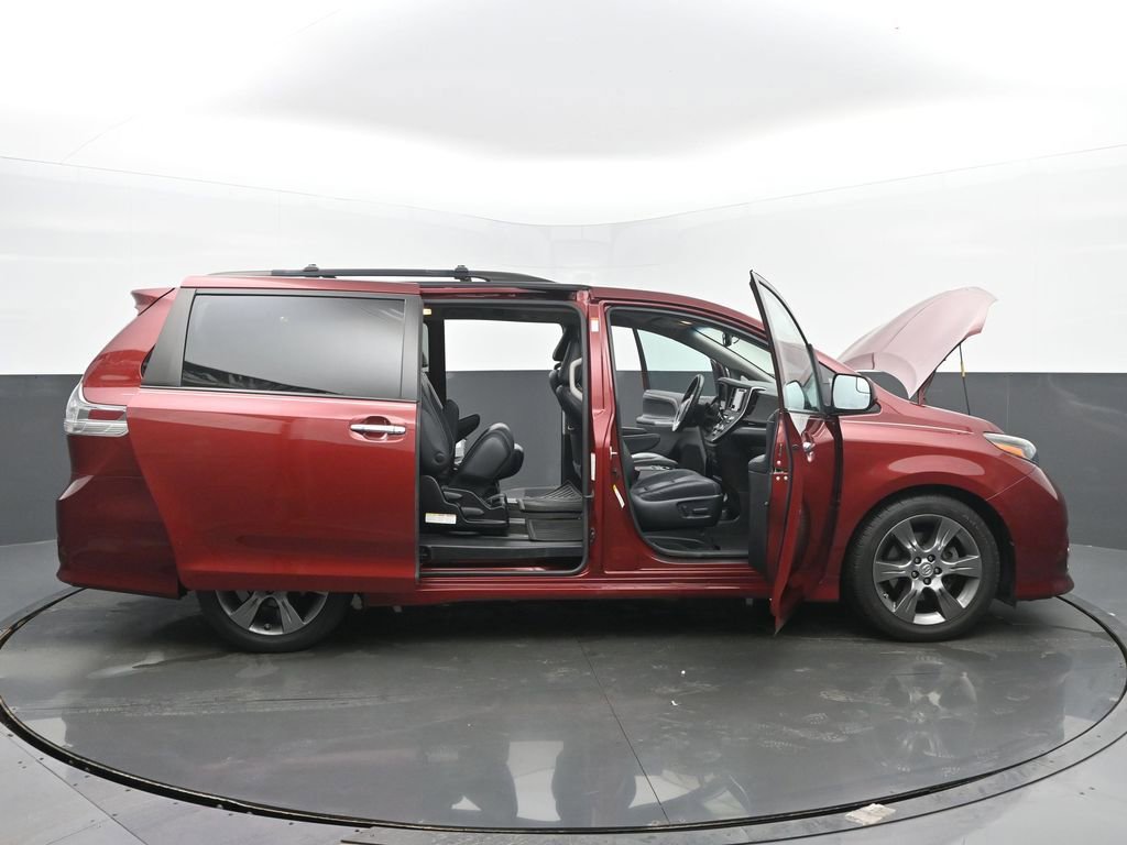 Used 2015 Toyota Sienna SE image 60
