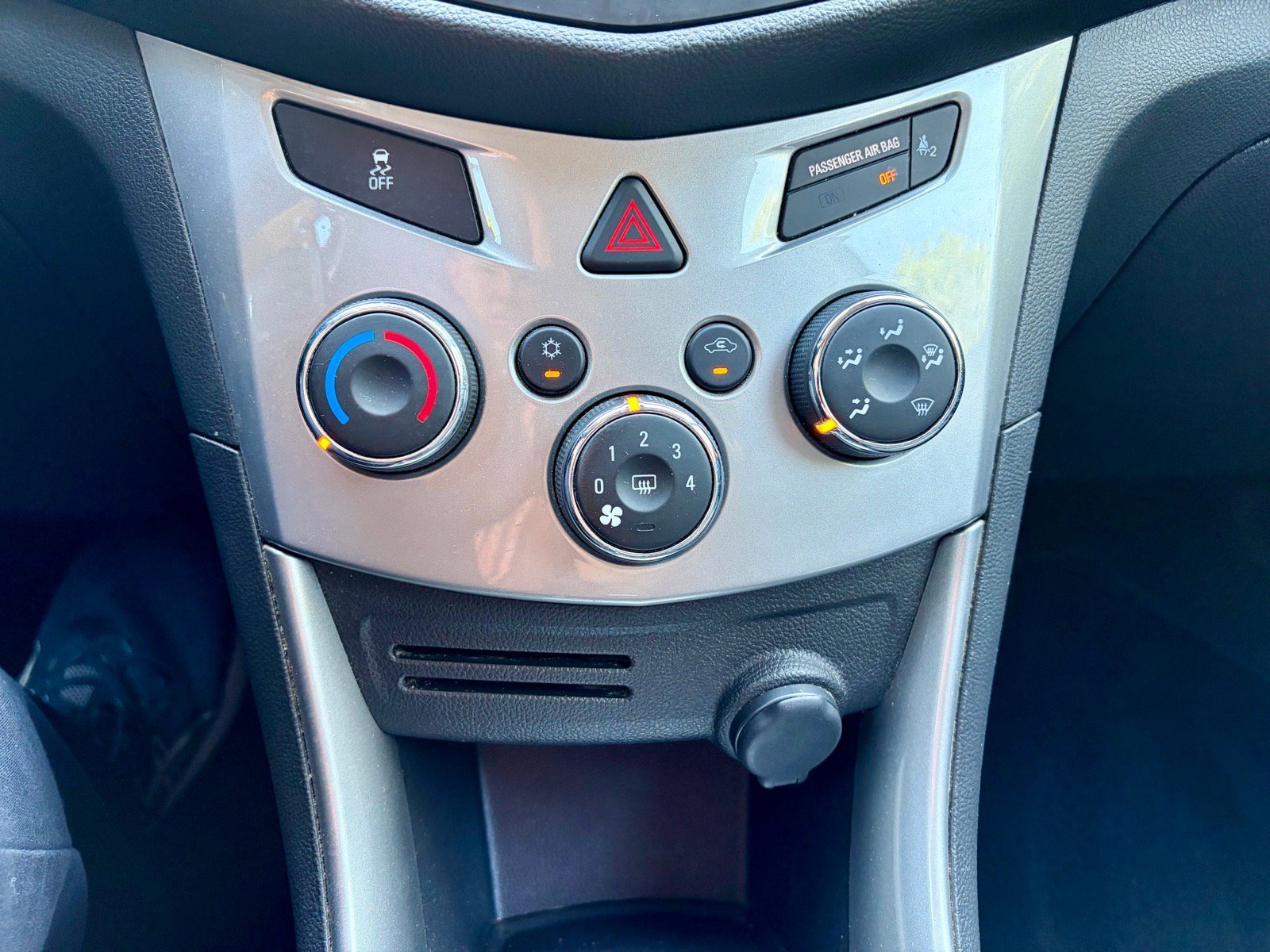 Used 2015 Chevrolet Trax LT w/ LPO, Cargo Package FWD image 23