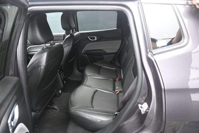 Used 2024 Jeep Compass Latitude AWD/4WD image 25