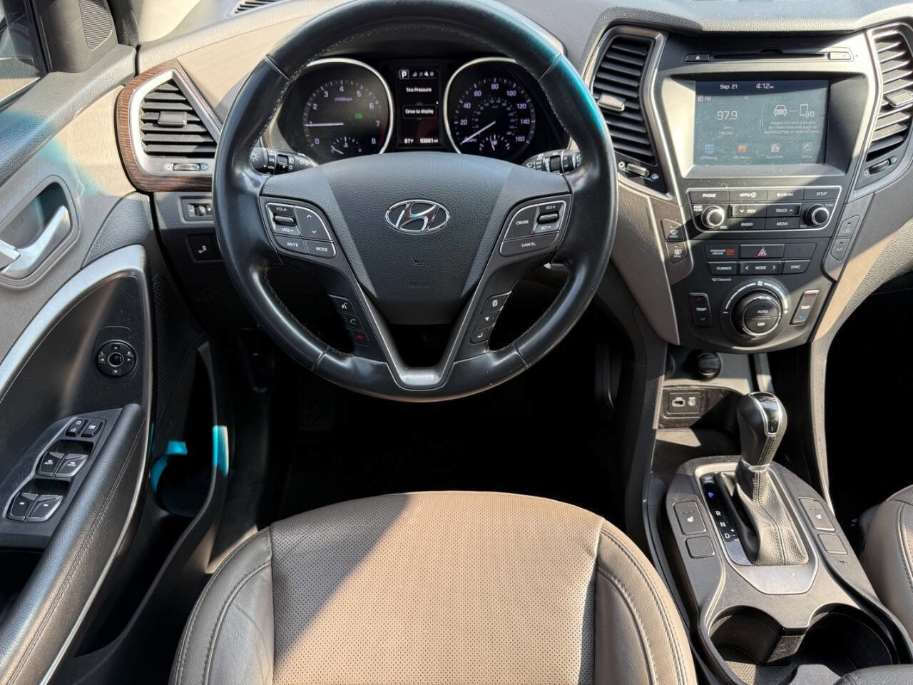 Used 2017 Hyundai Santa Fe Sport image 16