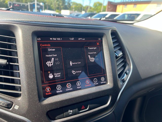 Used 2019 Jeep Cherokee Trailhawk w/ Cold Weather Group AWD/4WD image 14