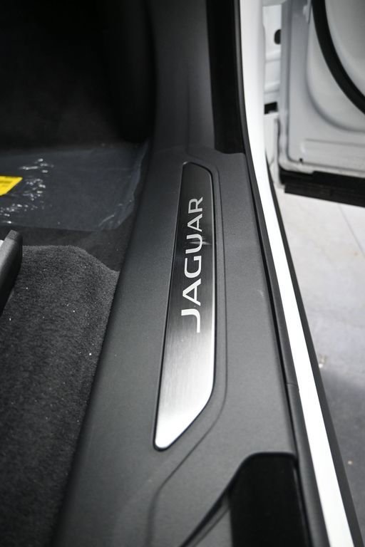 New 2026 Jaguar F-PACE R-Dynamic S image 11