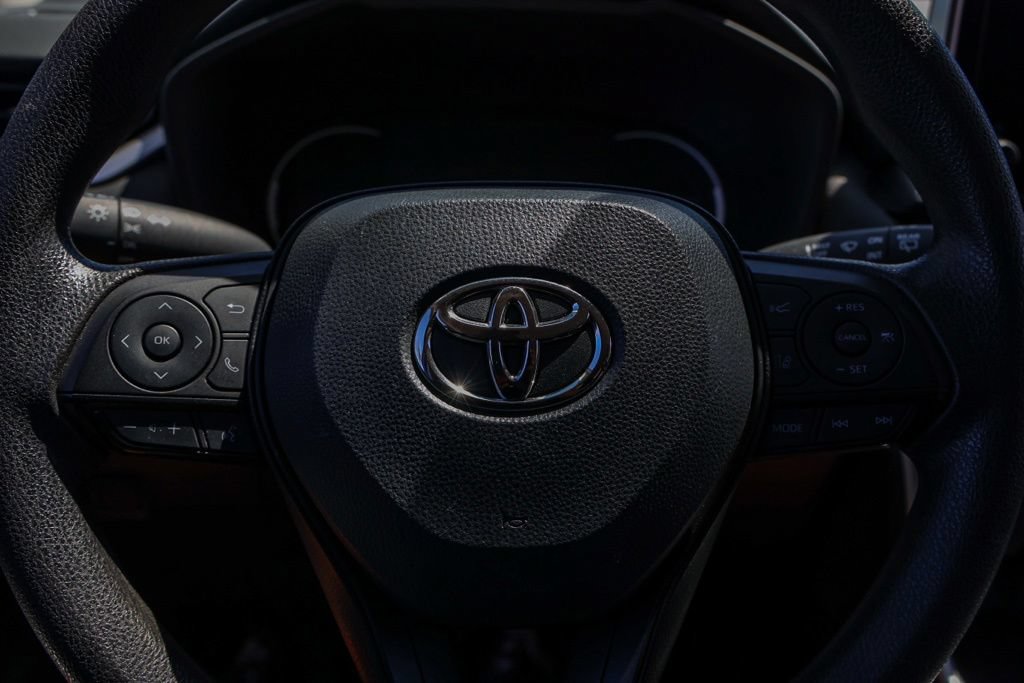 Used 2025 Toyota RAV4 LE AWD/4WD image 26