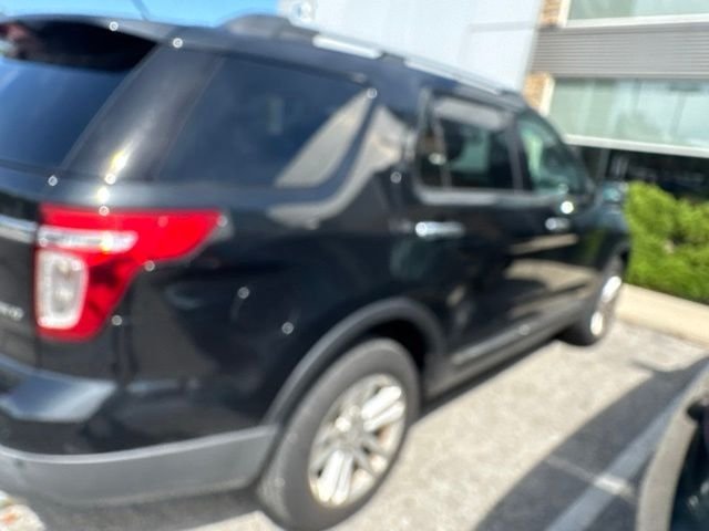 Used 2015 Ford Explorer XLT w/ Equipment Group 202B AWD/4WD image 4