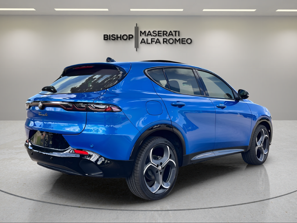 New 2026 Alfa Romeo Tonale w/ Black Premium Package AWD/4WD image 6
