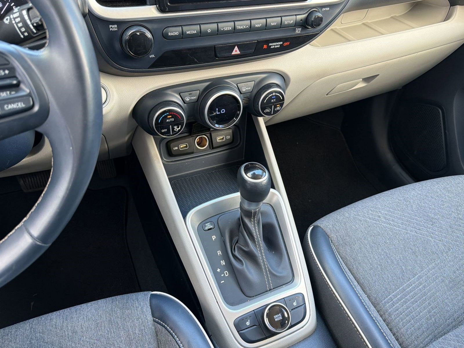 Used 2022 Hyundai Venue Limited FWD image 18