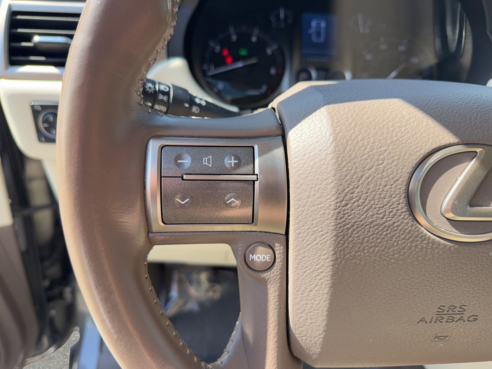 Used 2014 Lexus GX 460 w/ Premium Package AWD/4WD image 16