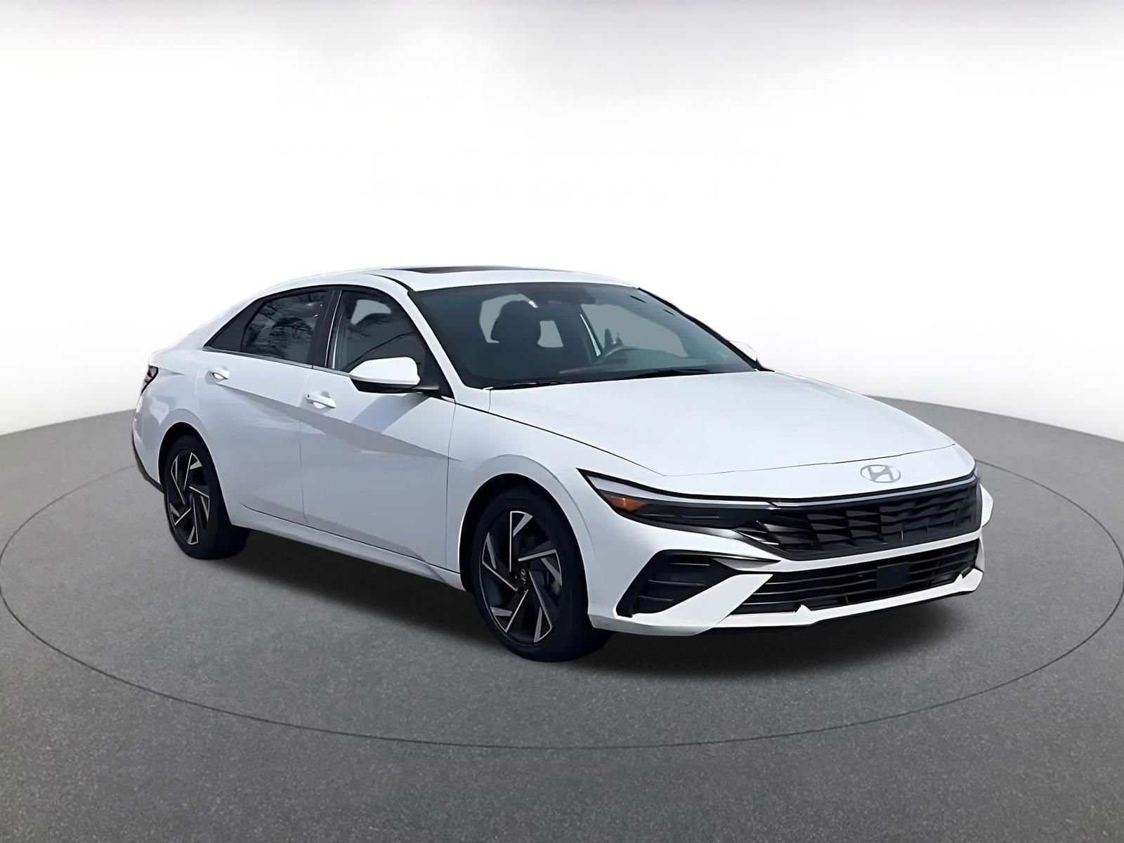 Used 2025 Hyundai Elantra SEL image 3