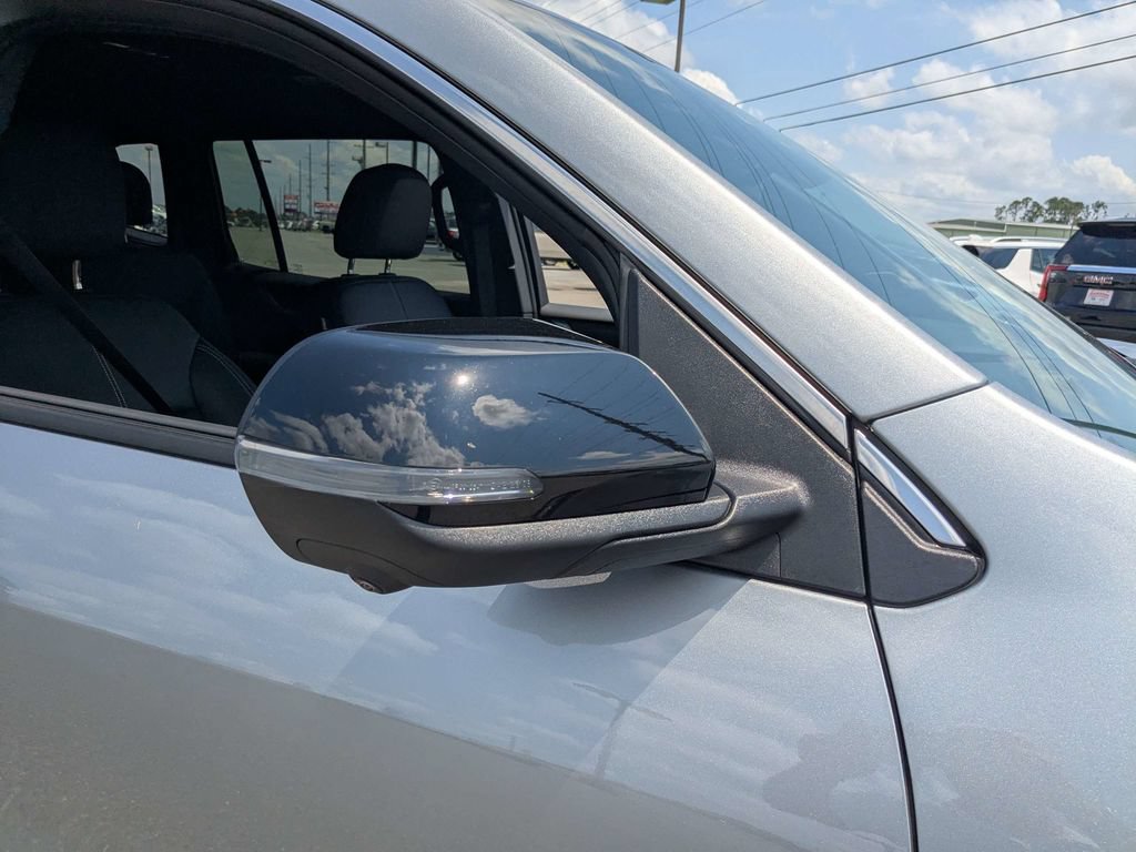 Used 2026 GMC Acadia Elevation w/ Elevation Premium Package FWD image 12