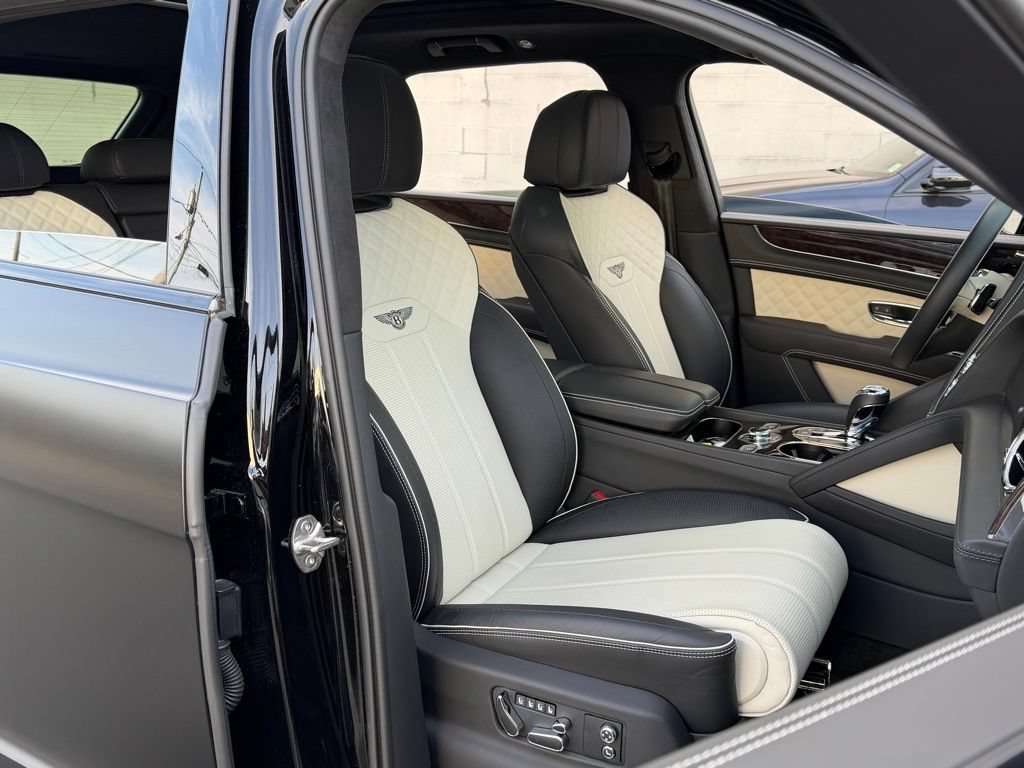 Used 2023 Bentley Bentayga AWD/4WD image 8
