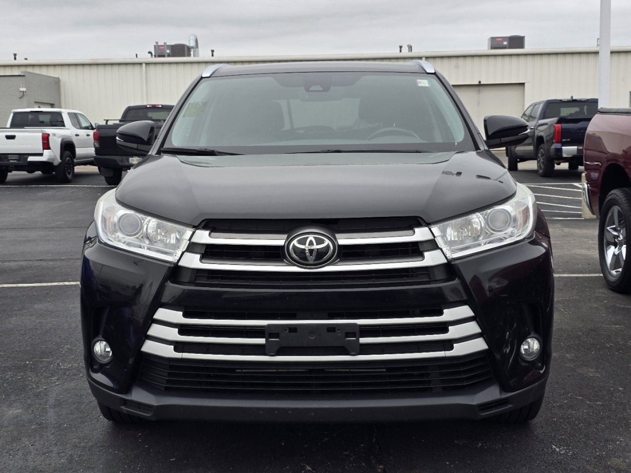 Used 2019 Toyota Highlander XLE AWD/4WD image 2