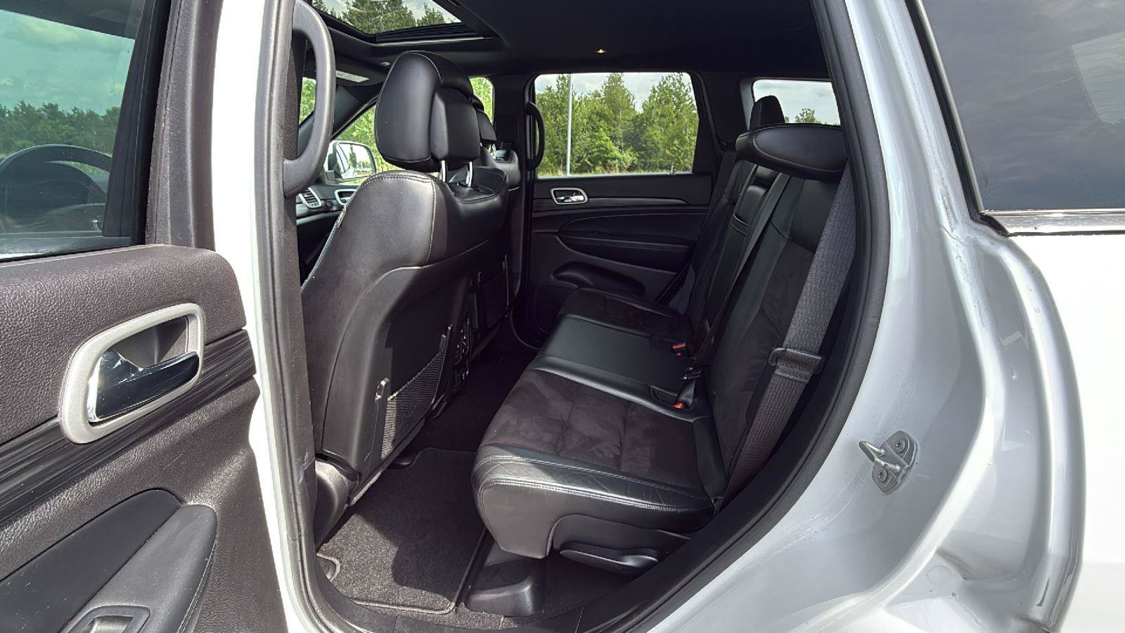 Used 2021 Jeep Grand Cherokee Laredo X AWD/4WD image 23