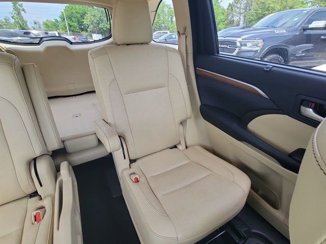 Used 2017 Toyota Highlander Limited Platinum image 6