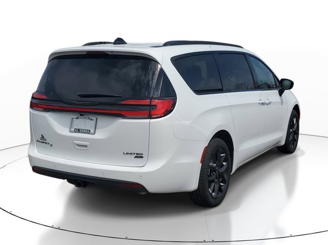 New 2026 Chrysler Pacifica Limited w/ S Appearance Package AWD/4WD image 4