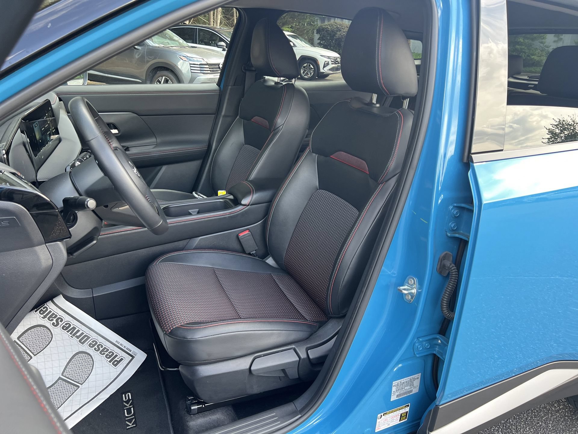 Certified 2025 Nissan Kicks SR FWD image 17