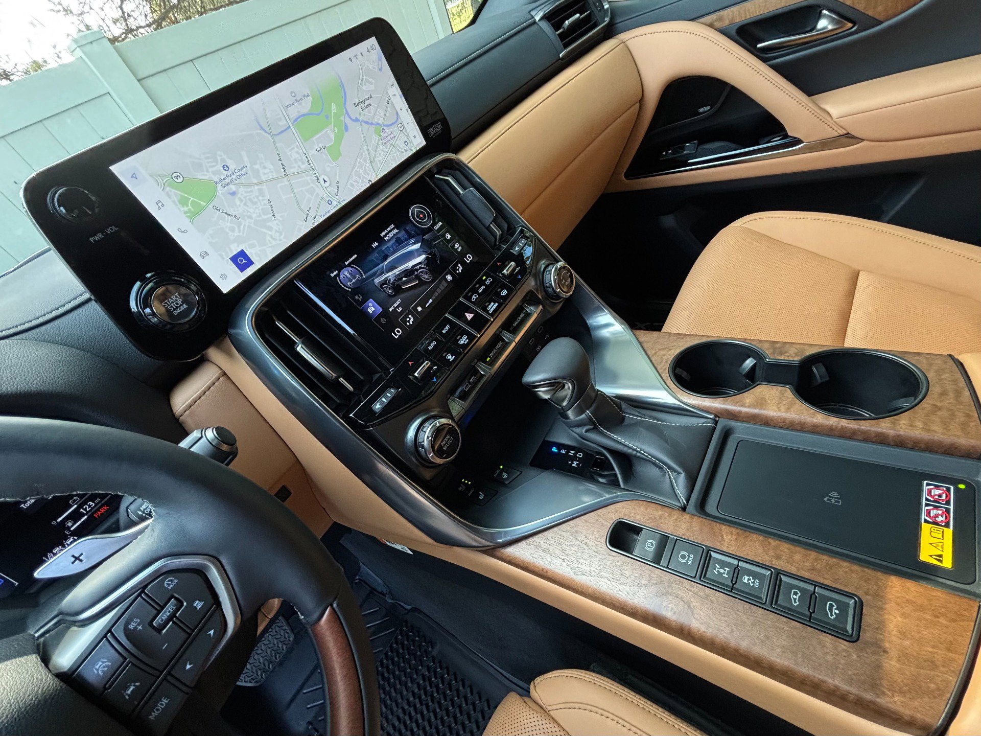 Used 2025 Lexus LX 600 4WD w/ Accessory Package (2T) image 15
