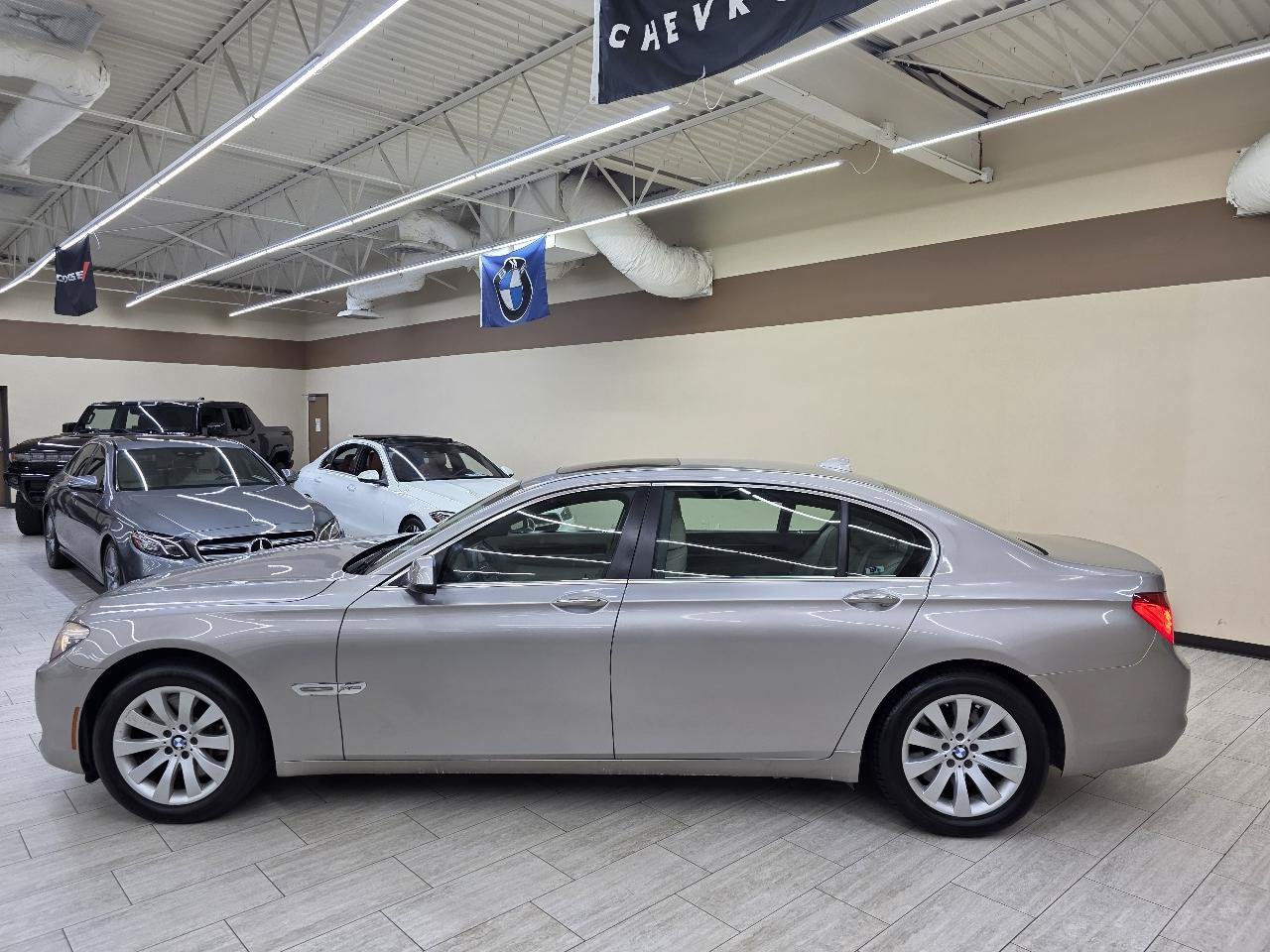 Used 2011 BMW 750Li xDrive AWD/4WD image 9