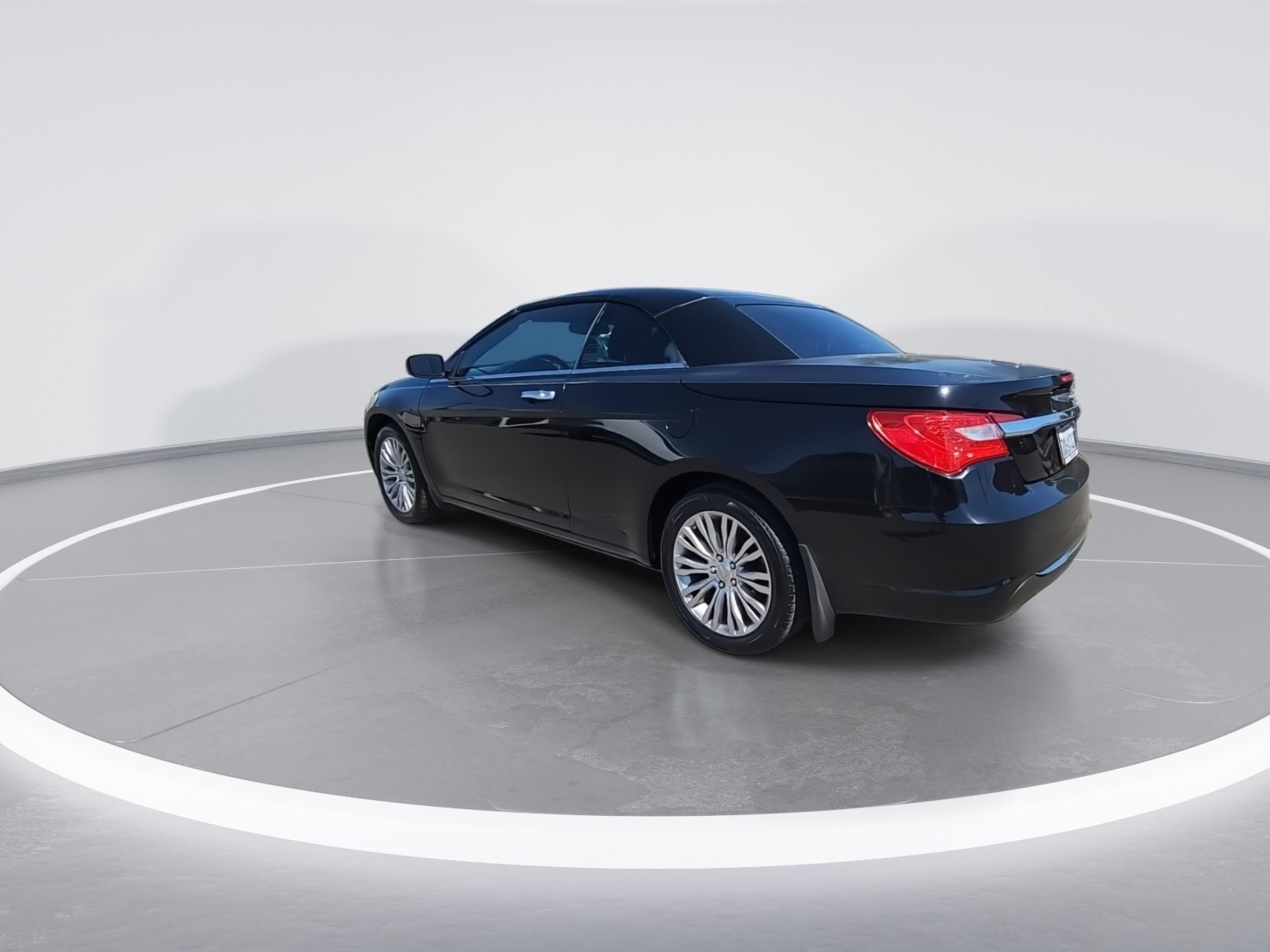 Used 2013 Chrysler 200 Limited FWD image 6