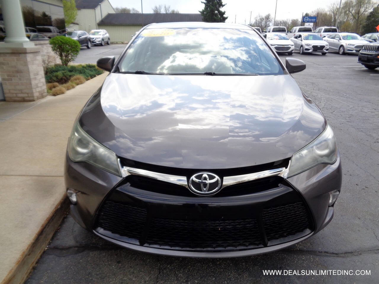 Used 2016 Toyota Camry SE FWD image 19