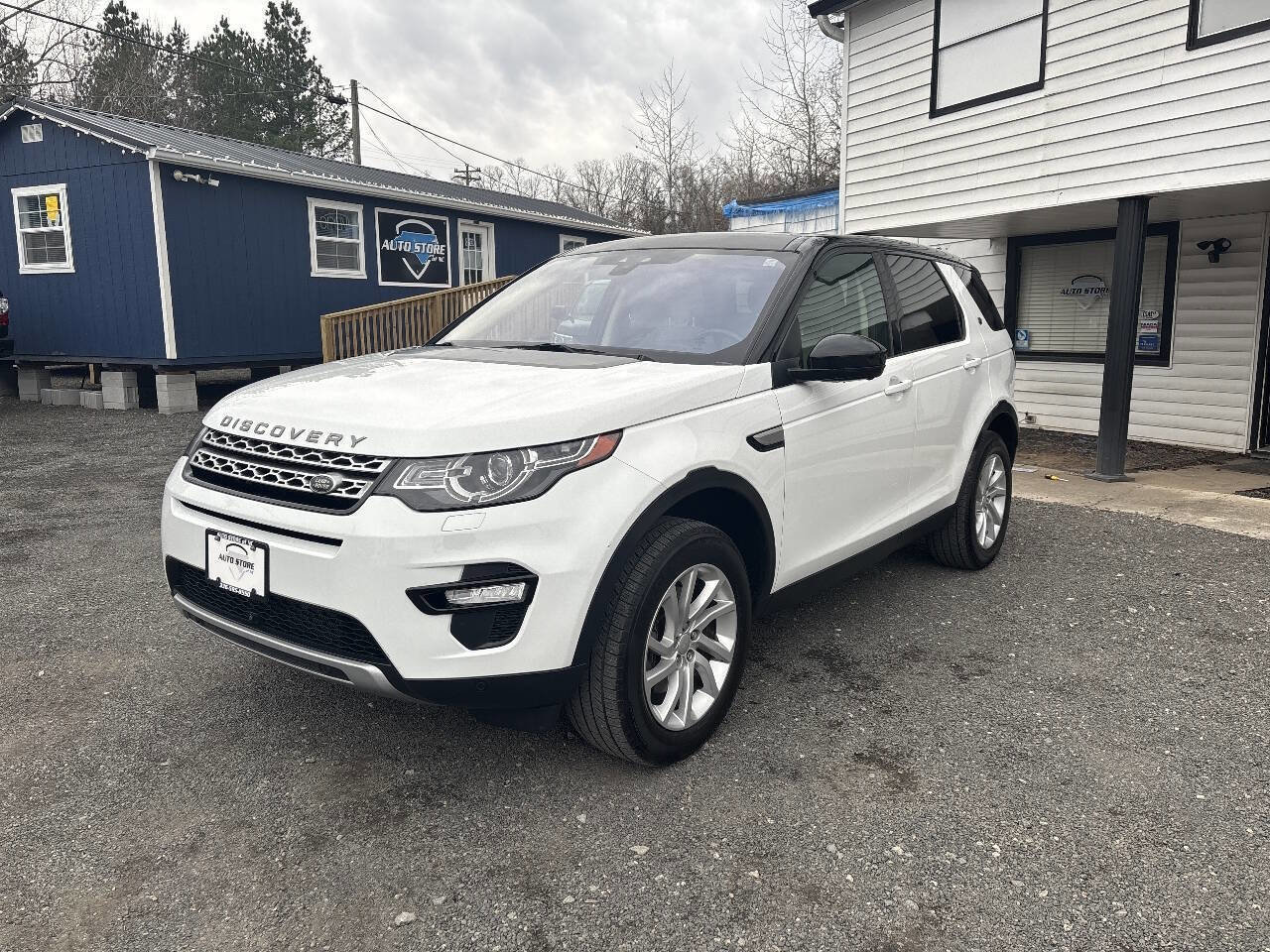 Used 2017 Land Rover Discovery Sport HSE image 11
