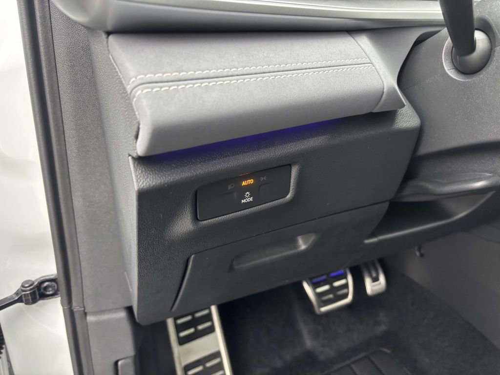 New 2026 Volkswagen Tiguan SE R-Line image 14