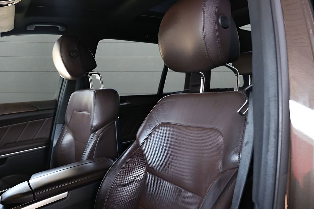Used 2013 Mercedes-Benz GL 550 4MATIC image 2